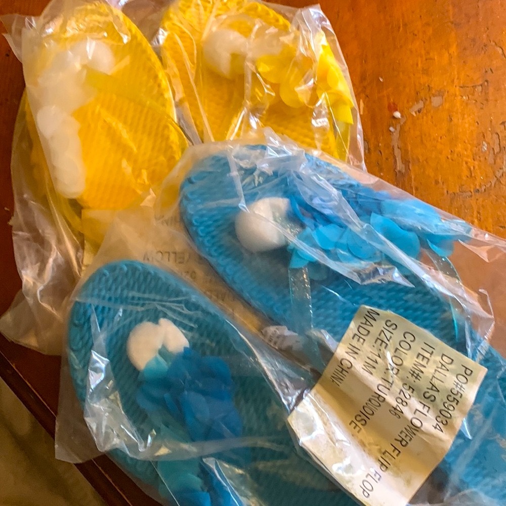 NEW Bundle of 2 summer comfortable flip flops